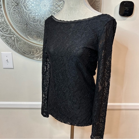 NWT White House Black Market black lace long sleeve top - Size XS - Picture 8 of 9